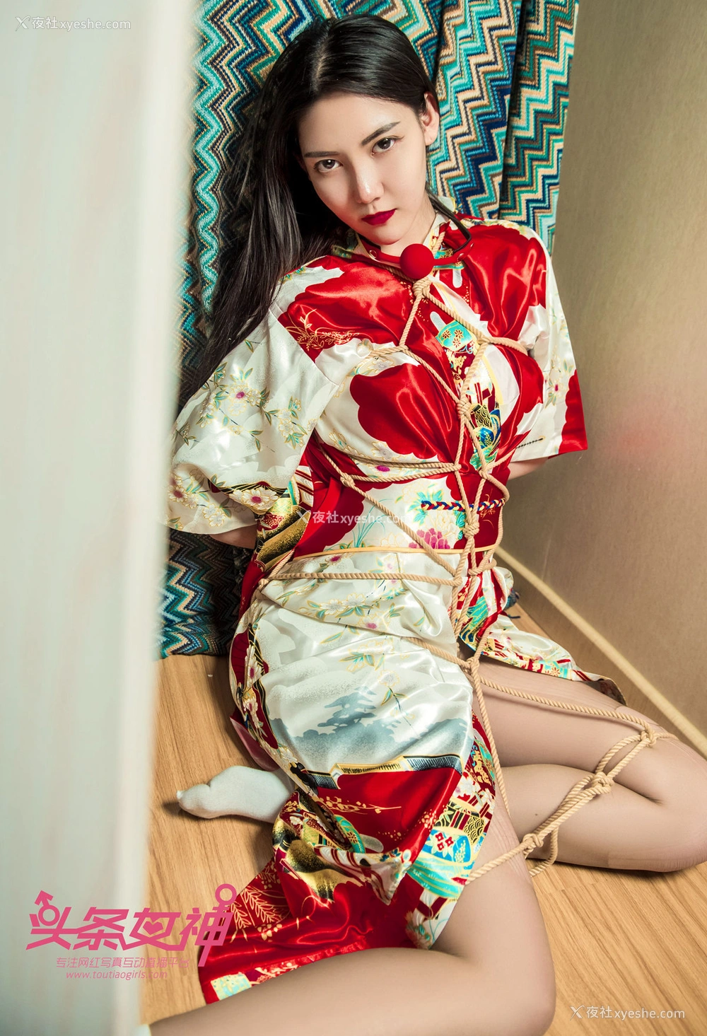 1P - [TouTiao头条女神] 冯雪娇 和服之韵