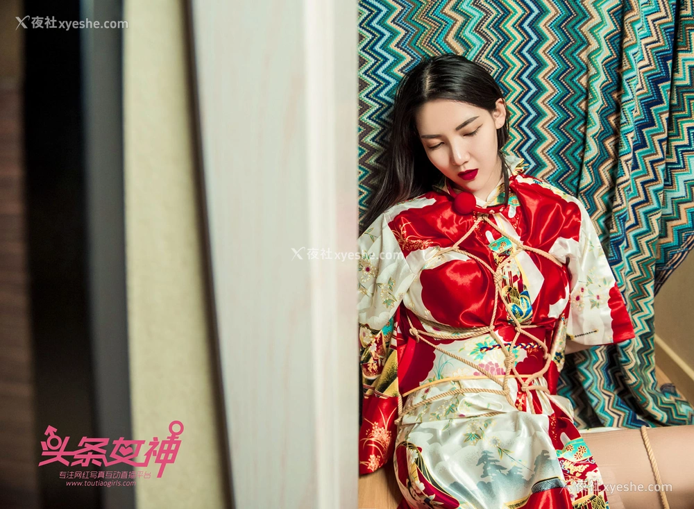 1P - [TouTiao头条女神] 冯雪娇 和服之韵