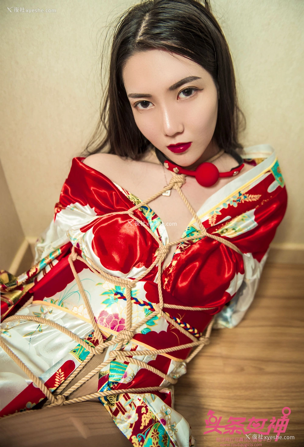 1P - [TouTiao头条女神] 冯雪娇 和服之韵