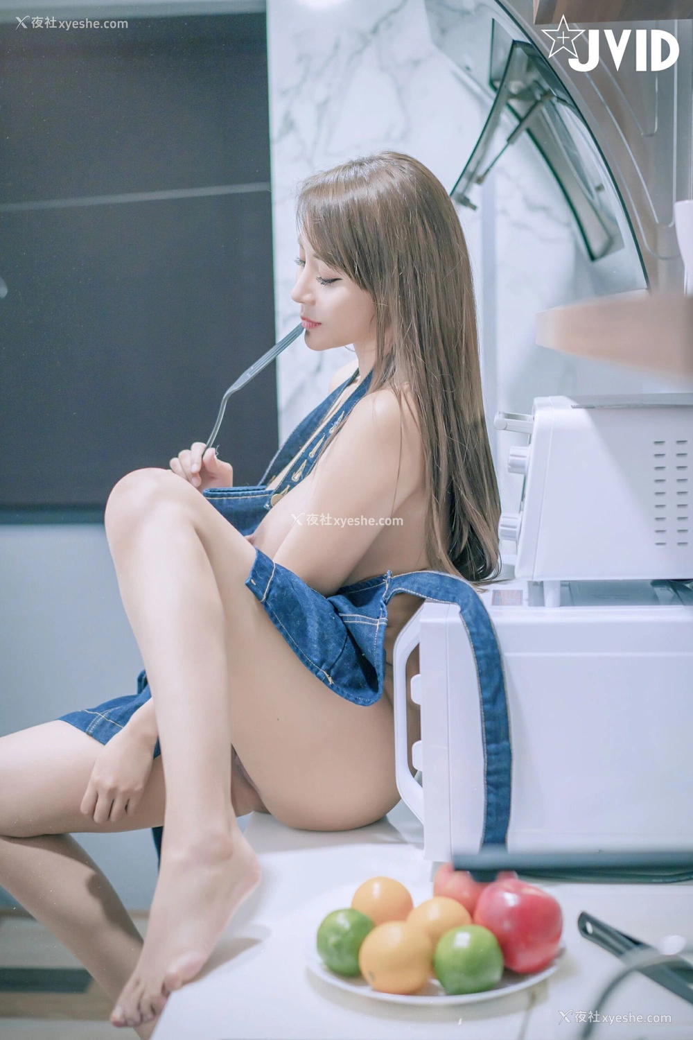 1P - 乐乐《裸体围裙》