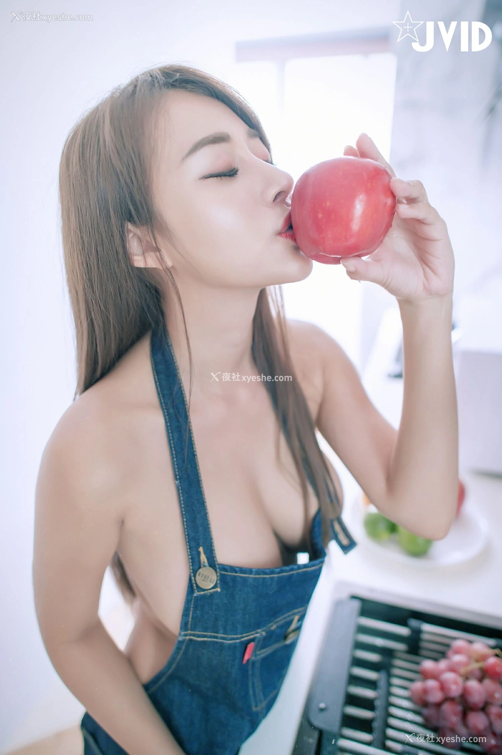 1P - 乐乐《裸体围裙》