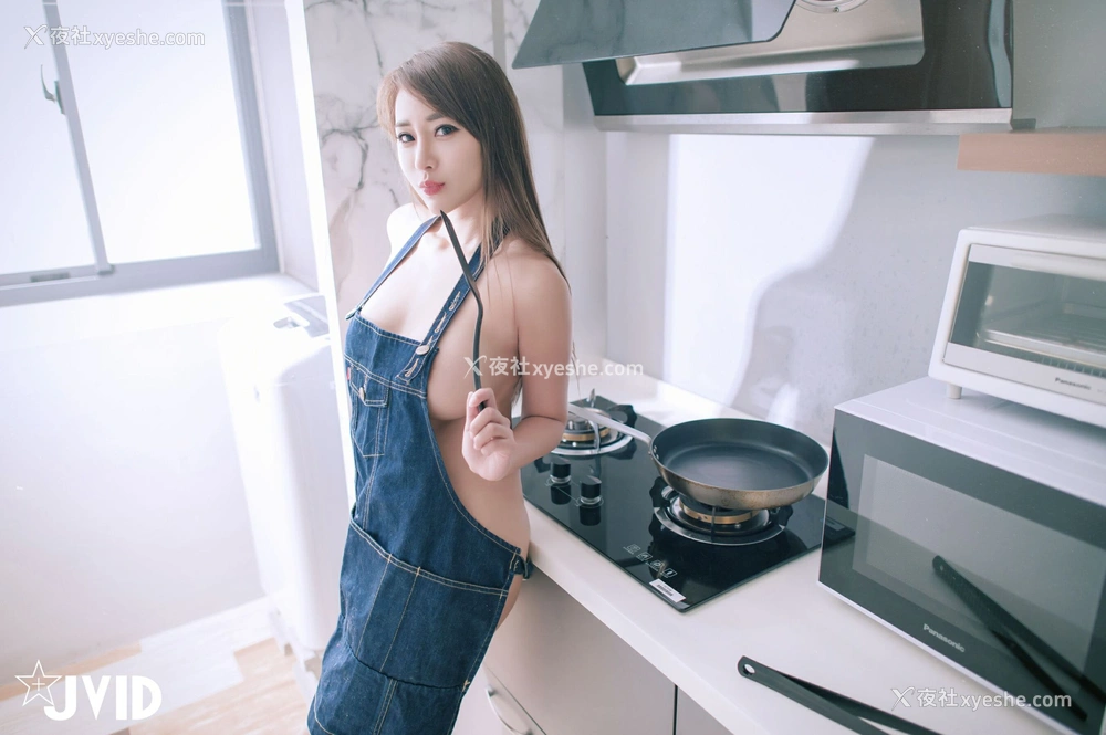 1P - 乐乐《裸体围裙》