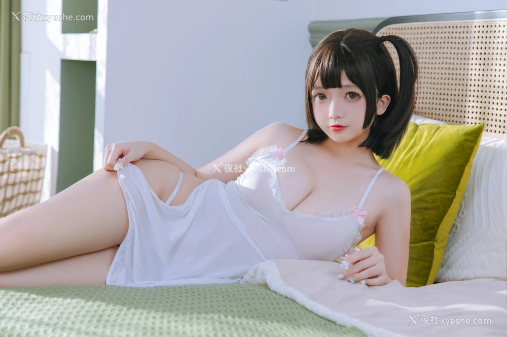 1P - 日奈娇 – 湿身小白裙