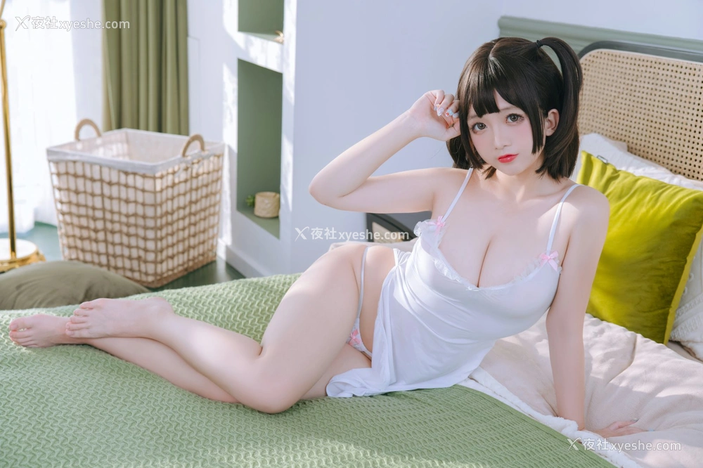 1P - 日奈娇 – 湿身小白裙