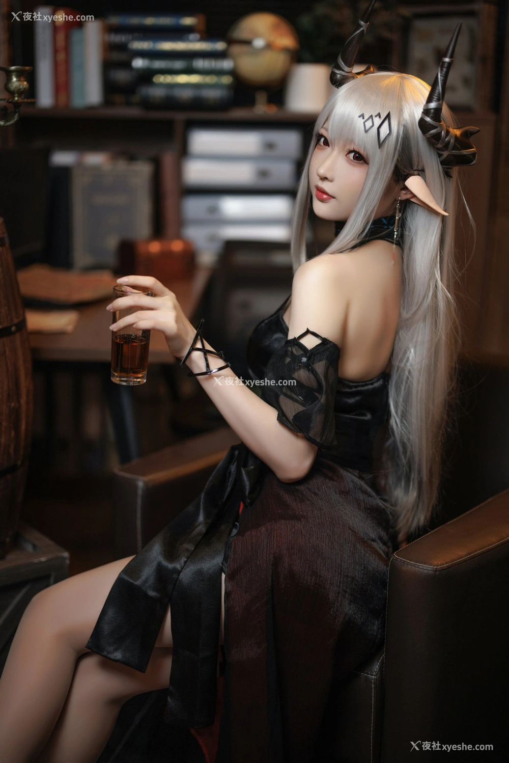 1P - 南宫 – 泥岩COS礼服