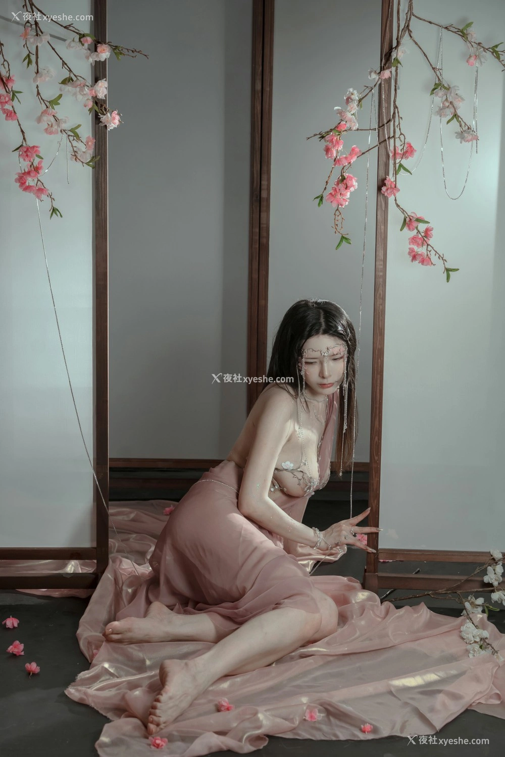 1P - 秋和柯基 – 粉 桃花神