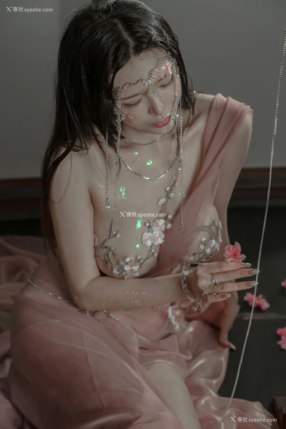 1P - 秋和柯基 – 粉 桃花神