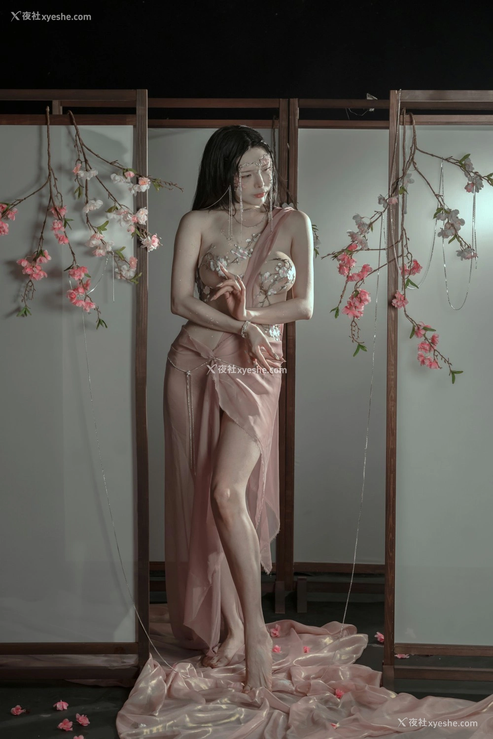 1P - 秋和柯基 – 粉 桃花神