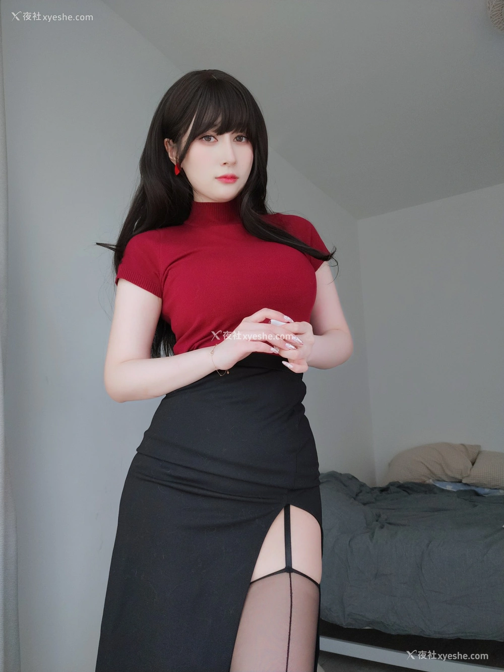 1P - 白银81 – 穿着吊带的姐姐