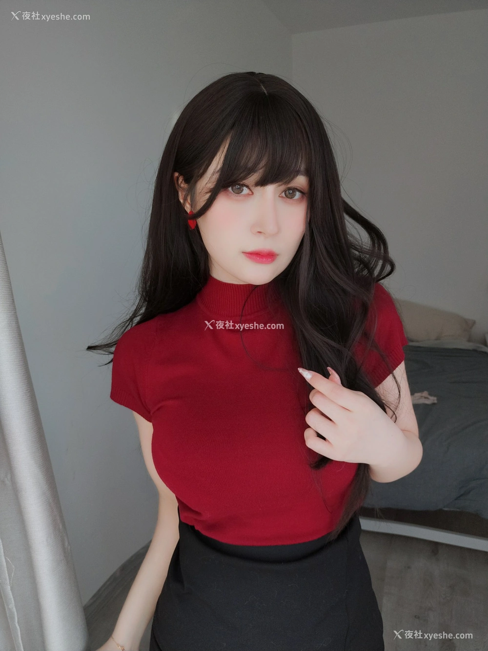 1P - 白银81 – 穿着吊带的姐姐