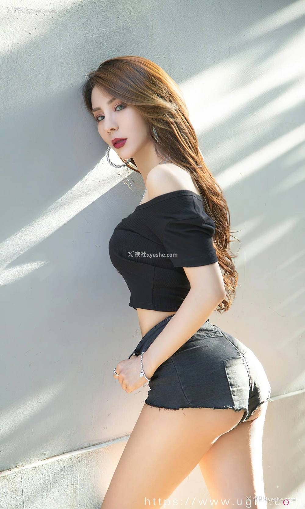 1P - [Ugirls尤果网]爱尤物专辑 No.2393 Juicy xiaoxiao 不期而遇