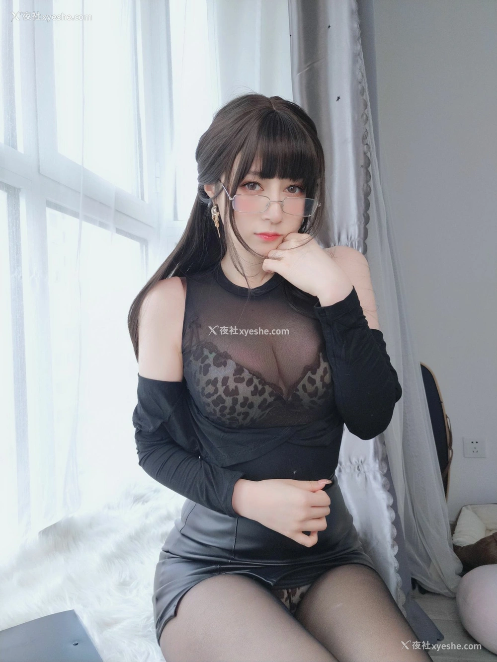 1P - Coser小姐姐白银 – 黒糸女上司の秘密