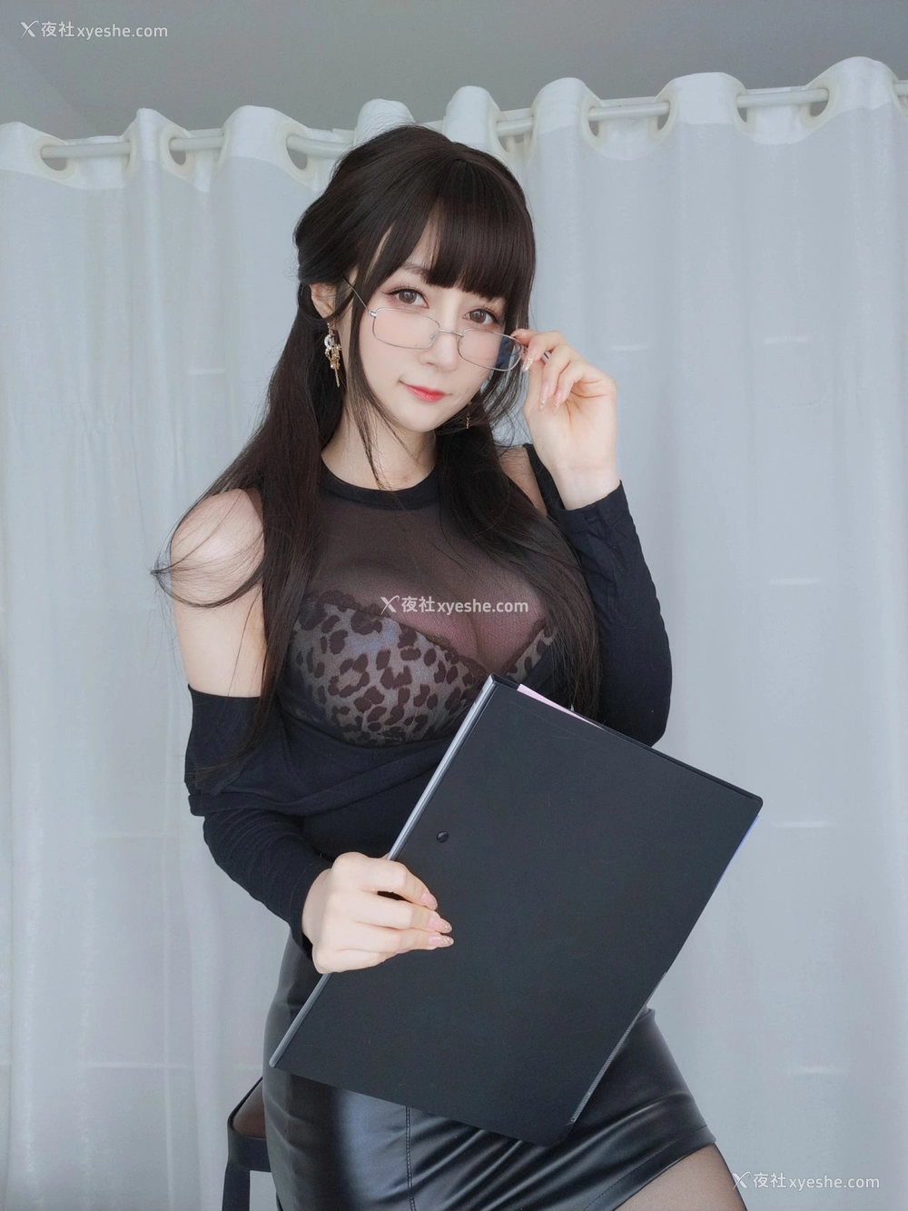 1P - Coser小姐姐白银 – 黒糸女上司の秘密