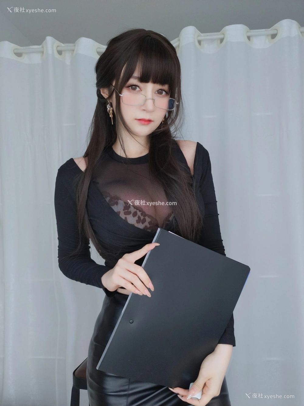 1P - Coser小姐姐白银 – 黒糸女上司の秘密