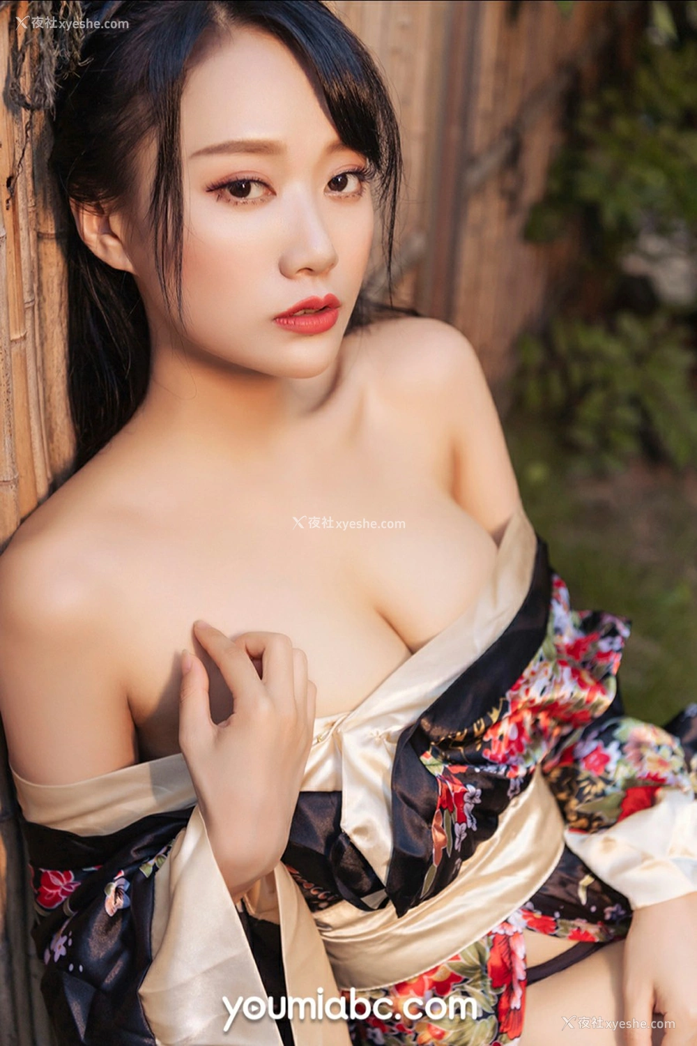 1P - [YouMi尤蜜] 何嘉颖 和风煦女
