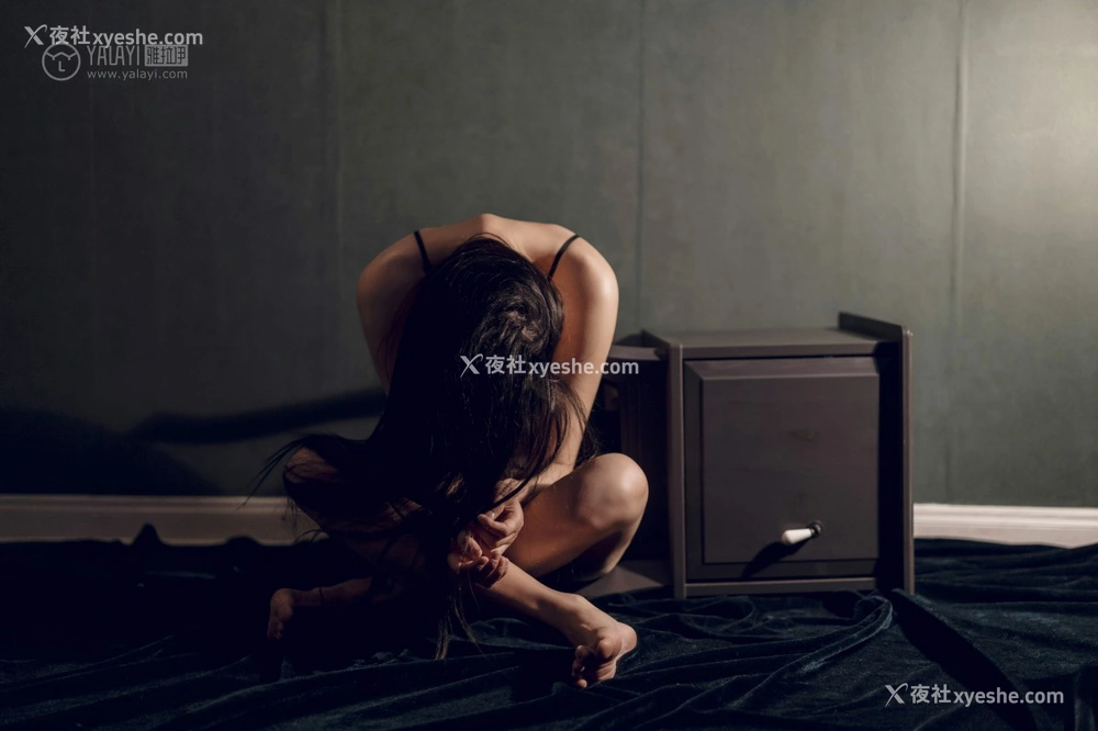 1P - [YALAYI雅拉伊] Y302 小竹《挣扎中自我救赎》