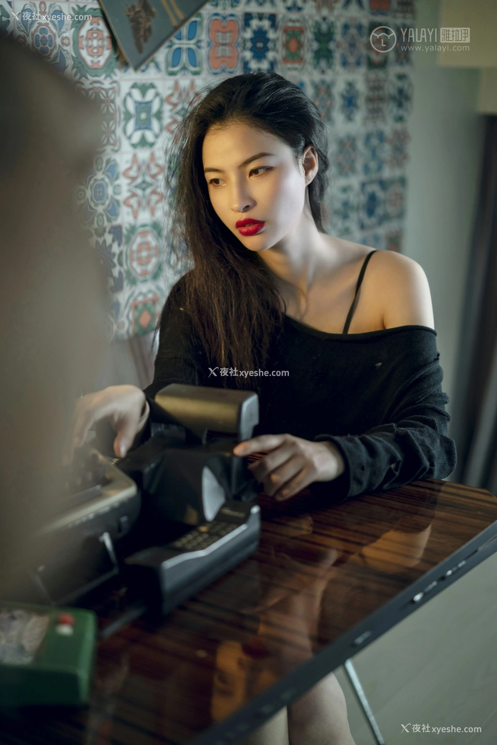 1P - [YALAYI雅拉伊] Y302 小竹《挣扎中自我救赎》