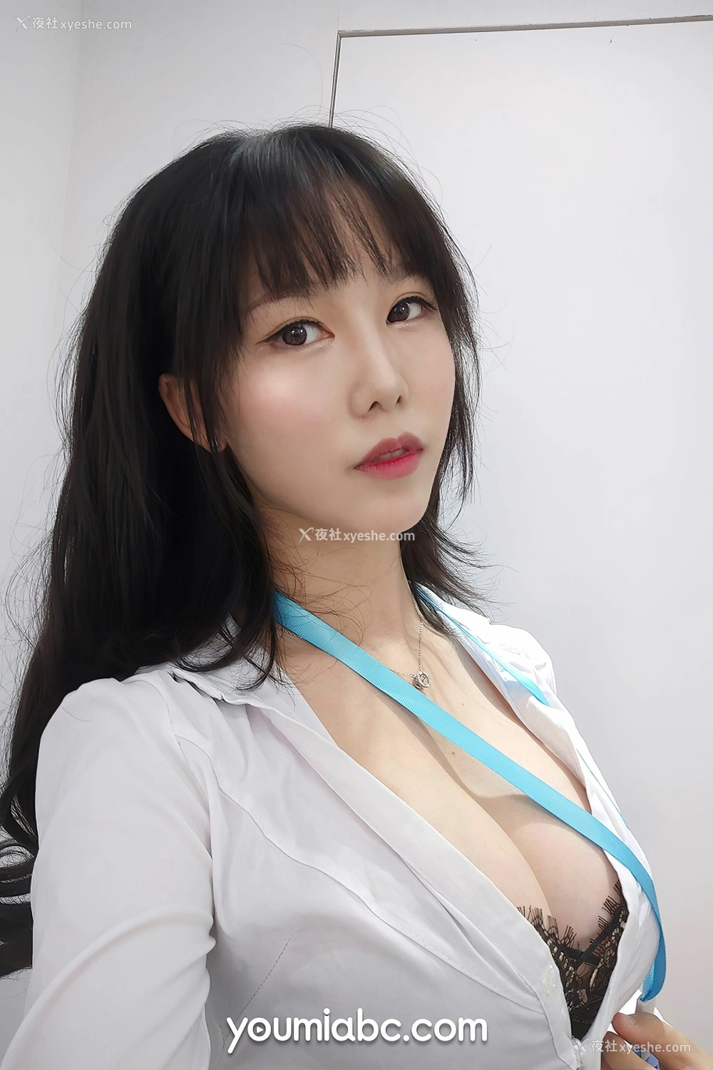 1P - [尤蜜YouMi] 抖娘利世 OL午间自拍