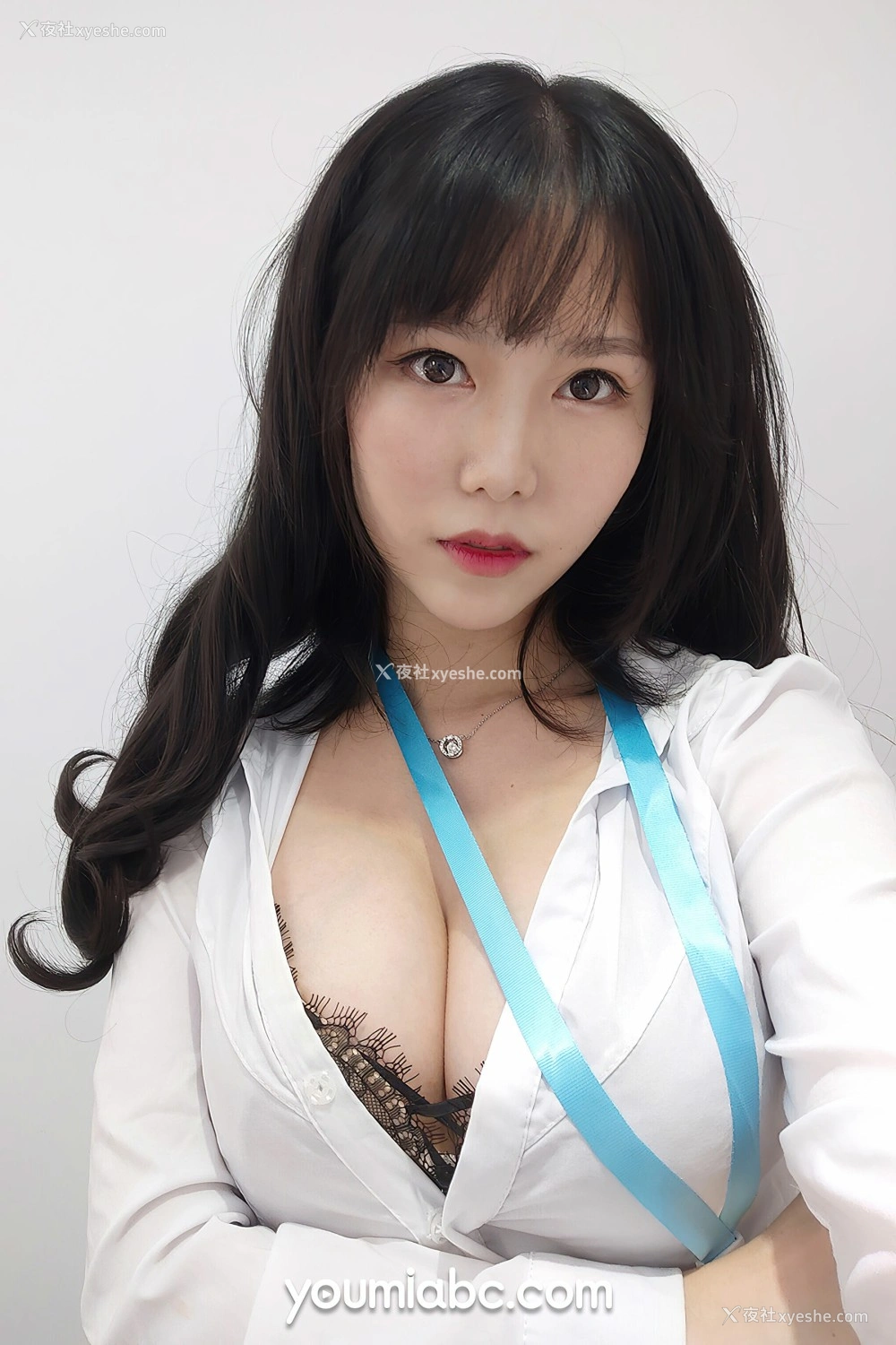 1P - [尤蜜YouMi] 抖娘利世 OL午间自拍