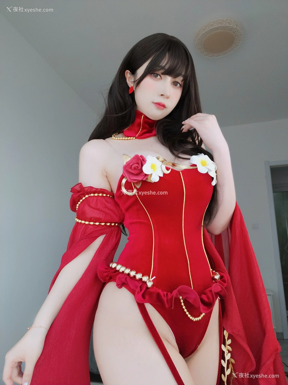 1P - 白银81 – 红色礼服