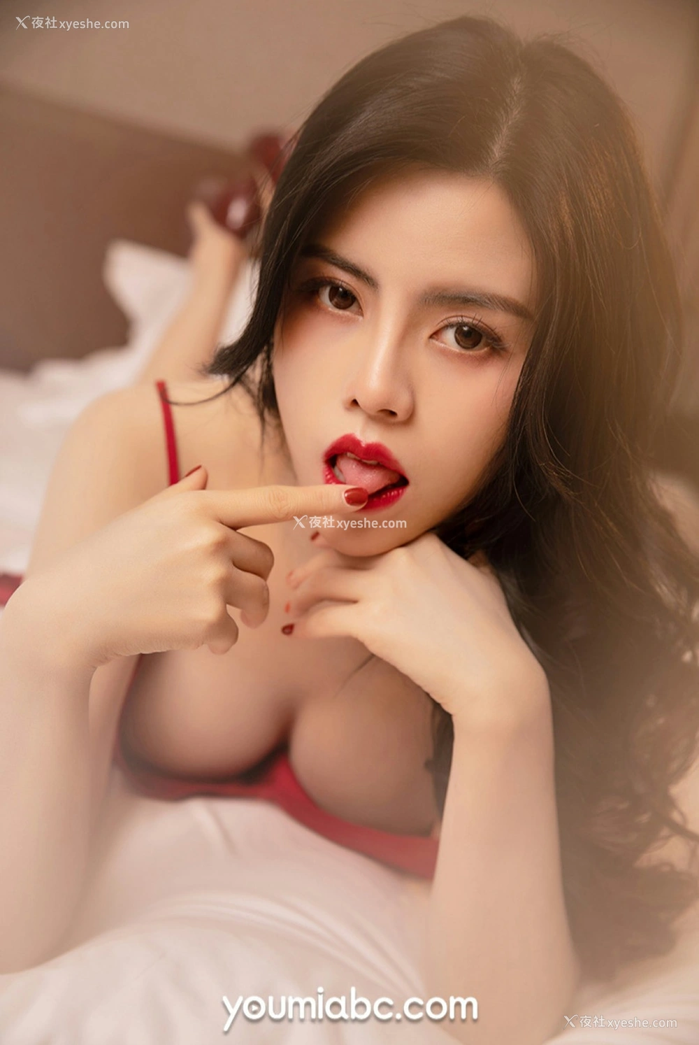 1P - [YouMi尤蜜] 白甜 赌场女王