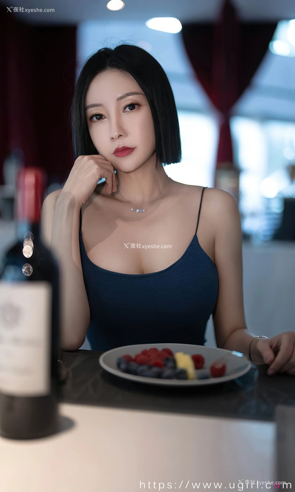 1P - [Ugirls尤果网]爱尤物专辑 No.2449 果儿Victoria 爱情乐章