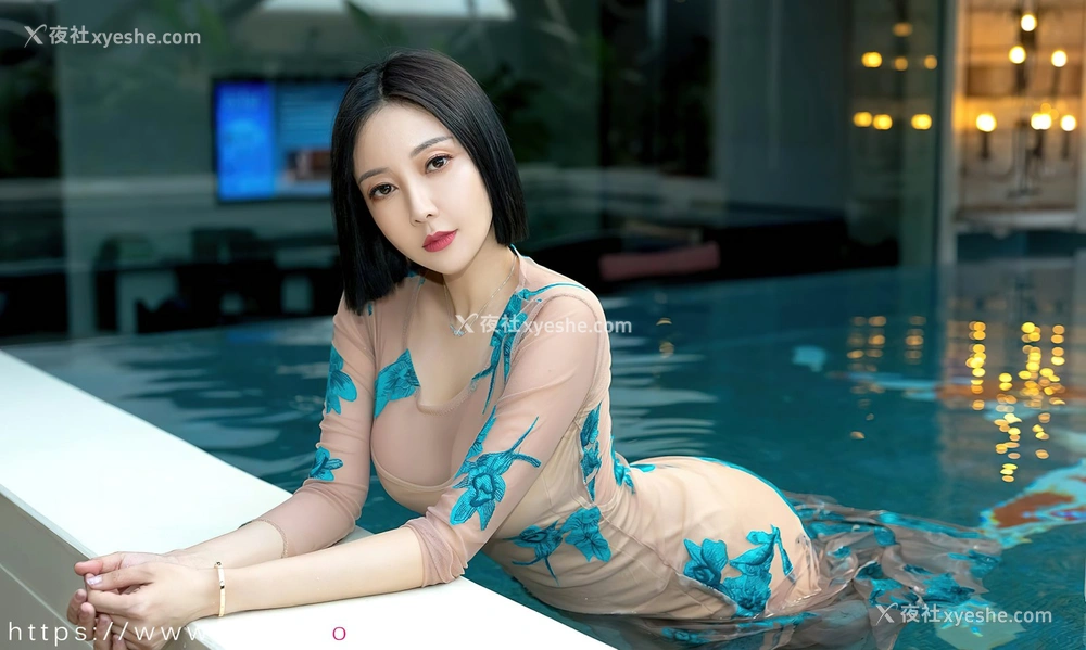 1P - [Ugirls尤果网]爱尤物专辑 No.2449 果儿Victoria 爱情乐章