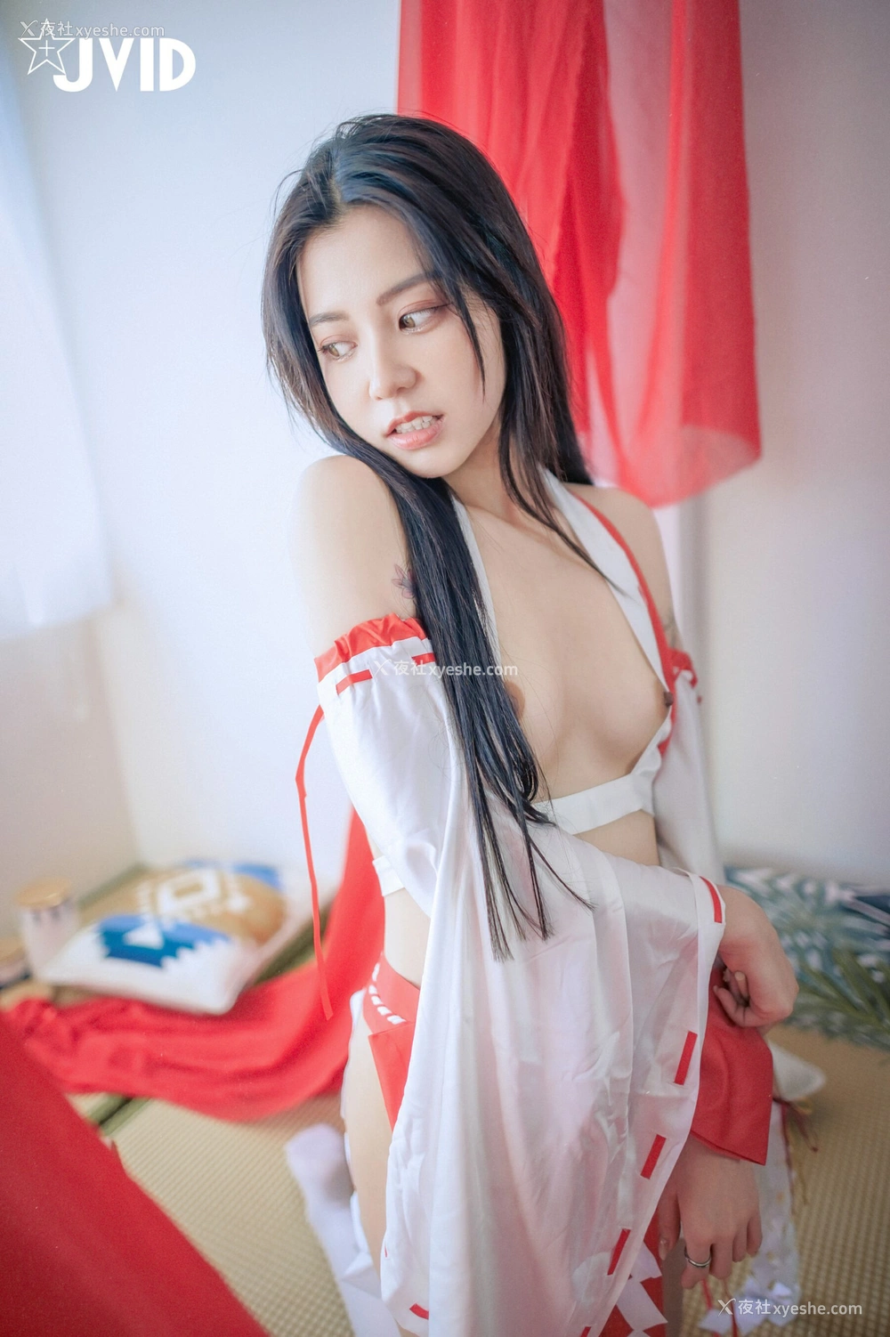 1P - 卡洛琳《巫女裸身除魔日记》