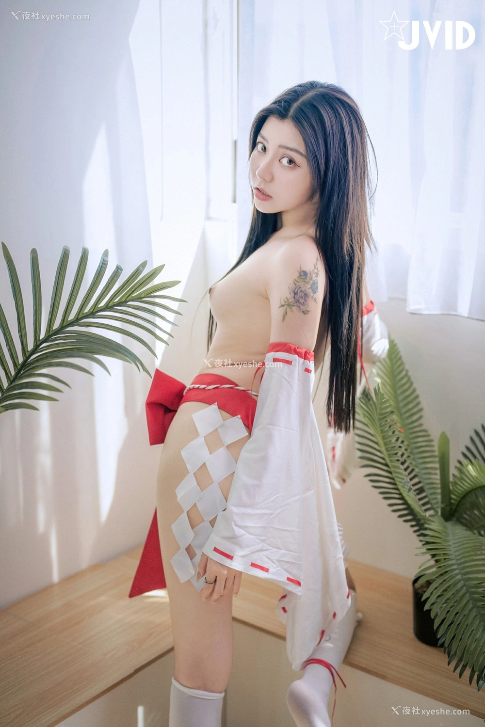 1P - 卡洛琳《巫女裸身除魔日记》
