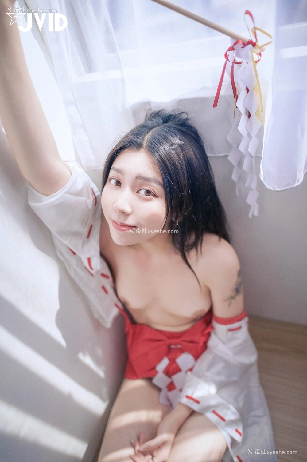 1P - 卡洛琳《巫女裸身除魔日记》