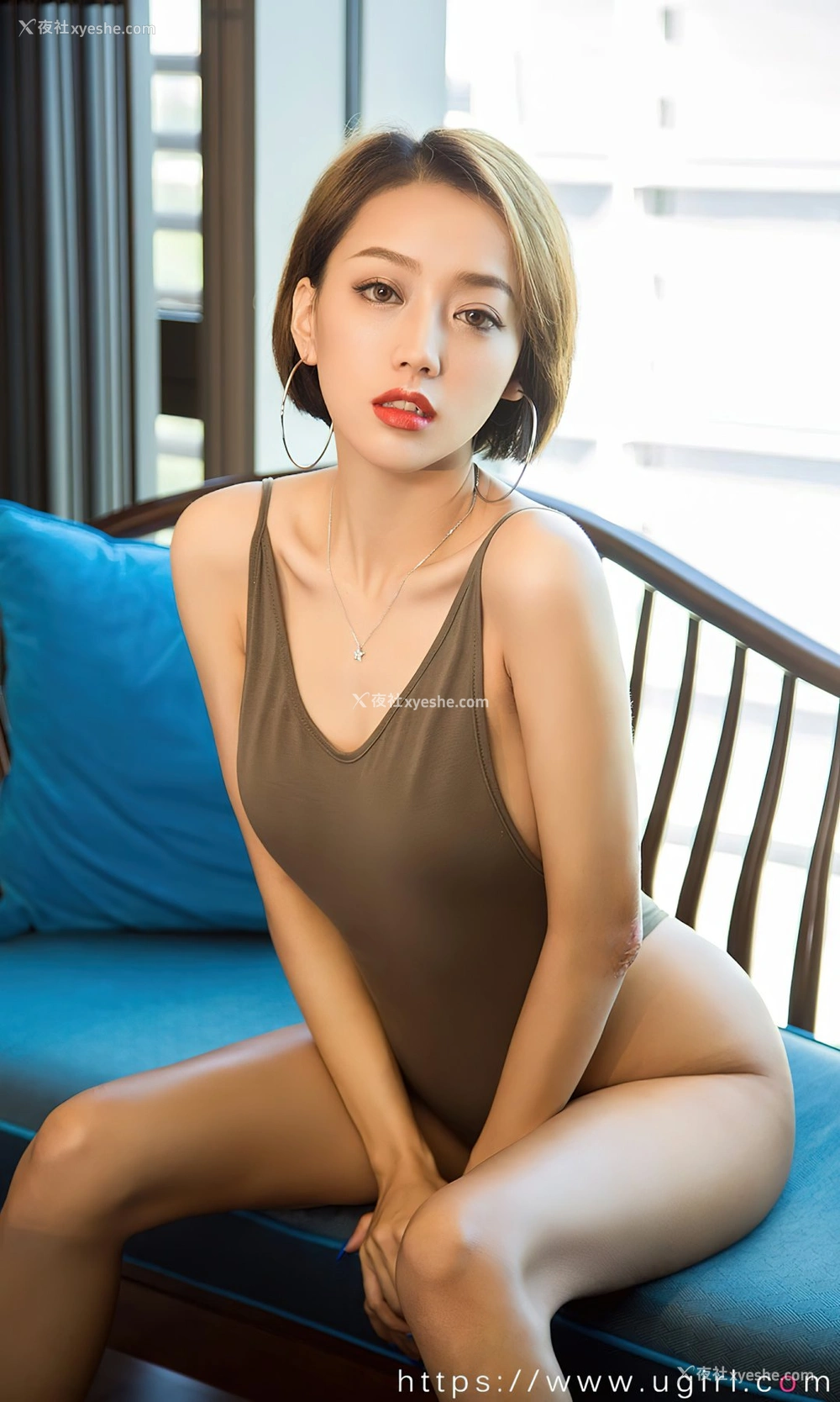 1P - [Ugirls尤果网]爱尤物专辑 No.2358 Athena 女王的迷航