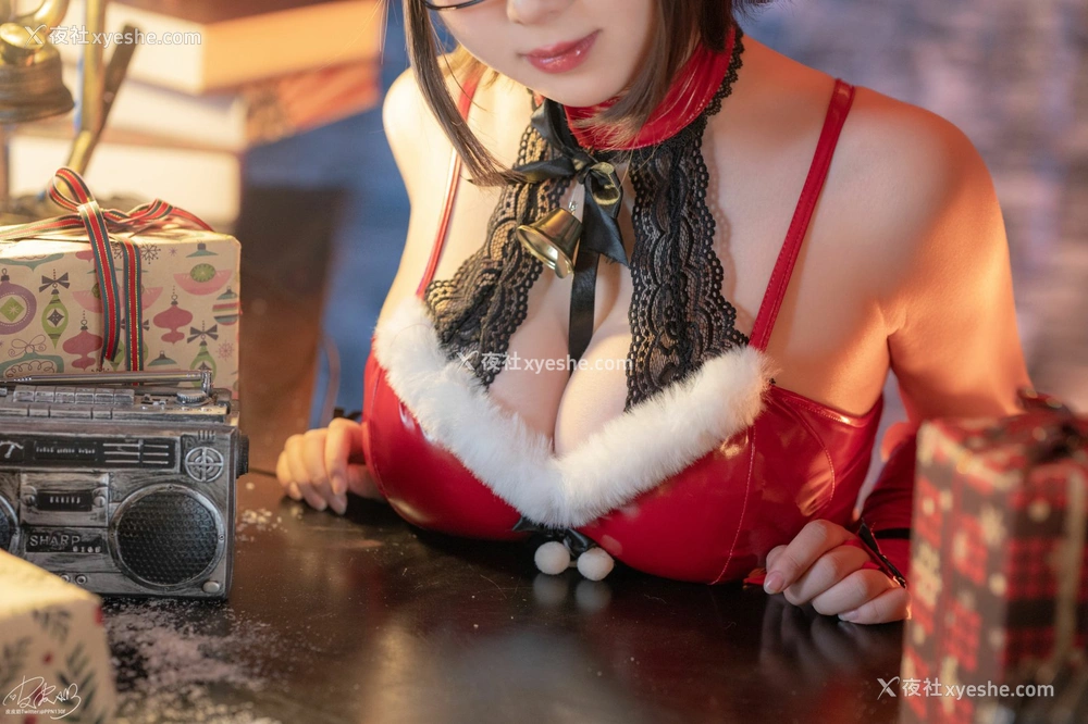1P - 皮皮奶可可爱了啦 – 圣诞痴女