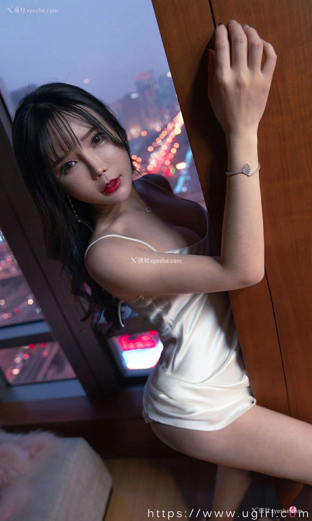1P - [Ugirls尤果网]爱尤物专辑 No.2291 艾小青 暮色将晚