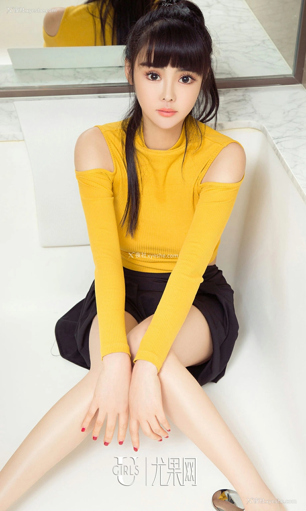 1P - [Ugirls爱尤物] No.1014 小凡 出凡入胜
