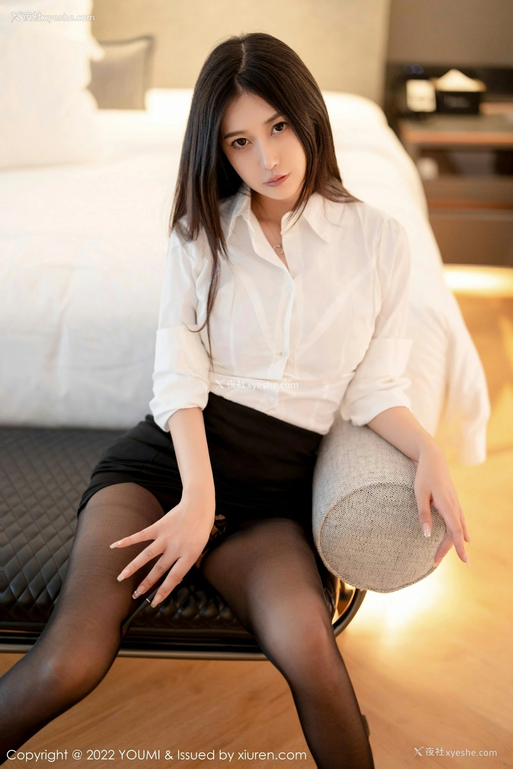 1P - [YOUMI尤蜜荟] VOL.827 laura阿姣