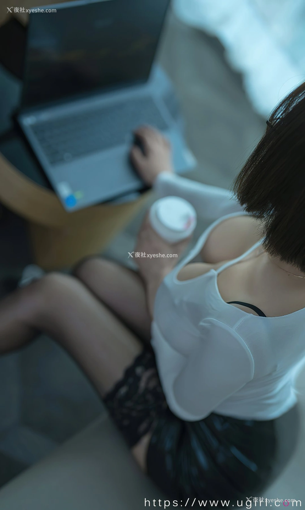 1P - [Ugirls尤果网]爱尤物专辑 No.2389 果儿Victoria 情迷女上司
