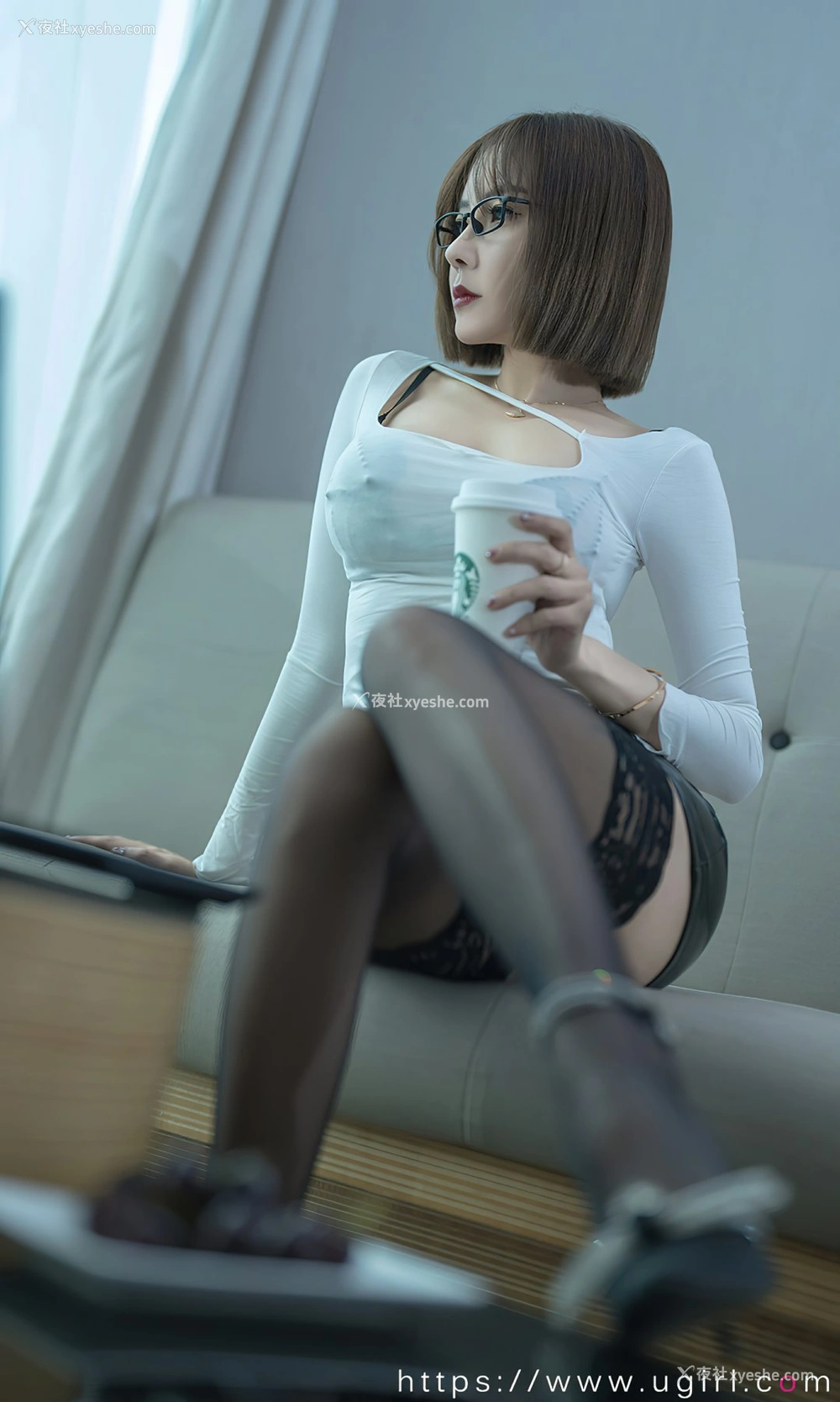 1P - [Ugirls尤果网]爱尤物专辑 No.2389 果儿Victoria 情迷女上司