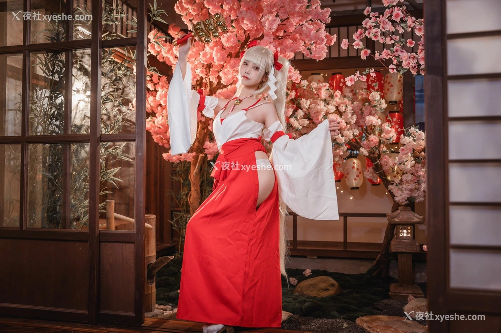 1P - 蜜汁猫裘 – 可畏巫女
