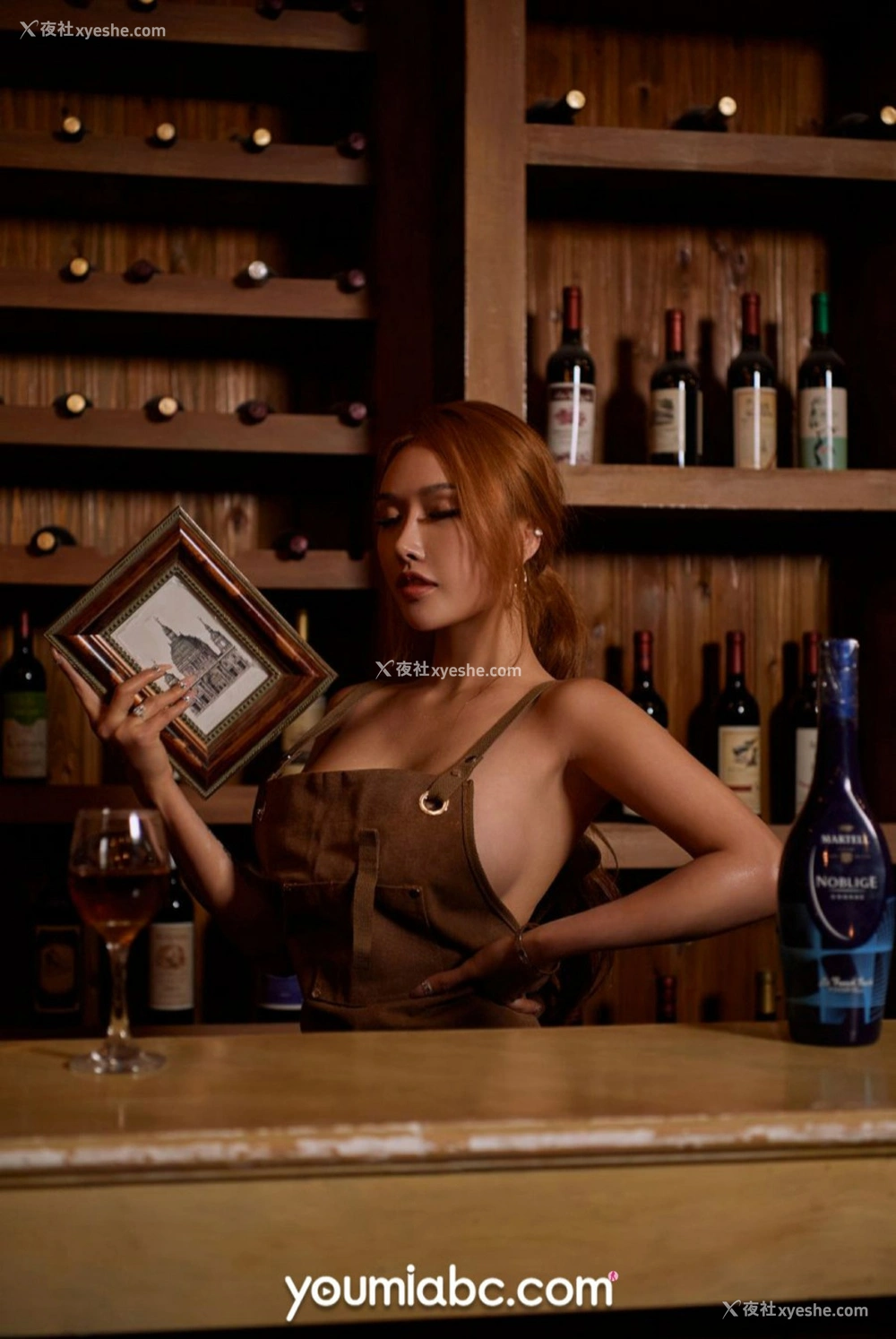 1P - [YouMi尤蜜] 李承美 女酒保