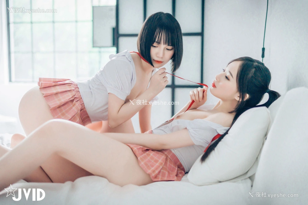1P - 婕咪&斋斋《湿润百合 谁先高潮谁就输了》