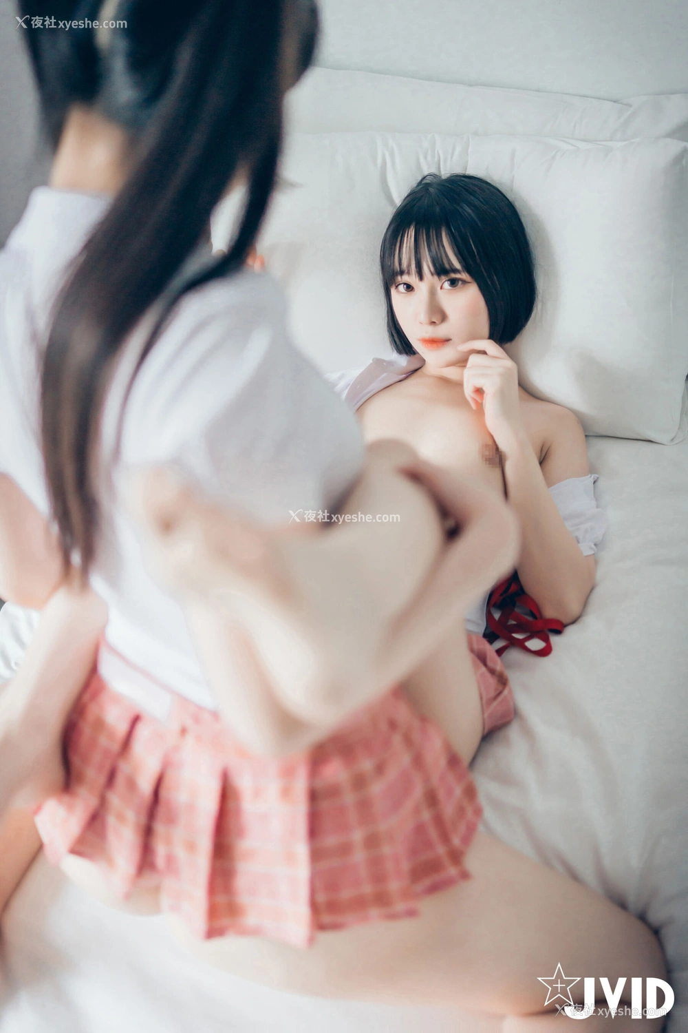 1P - 婕咪&斋斋《湿润百合 谁先高潮谁就输了》