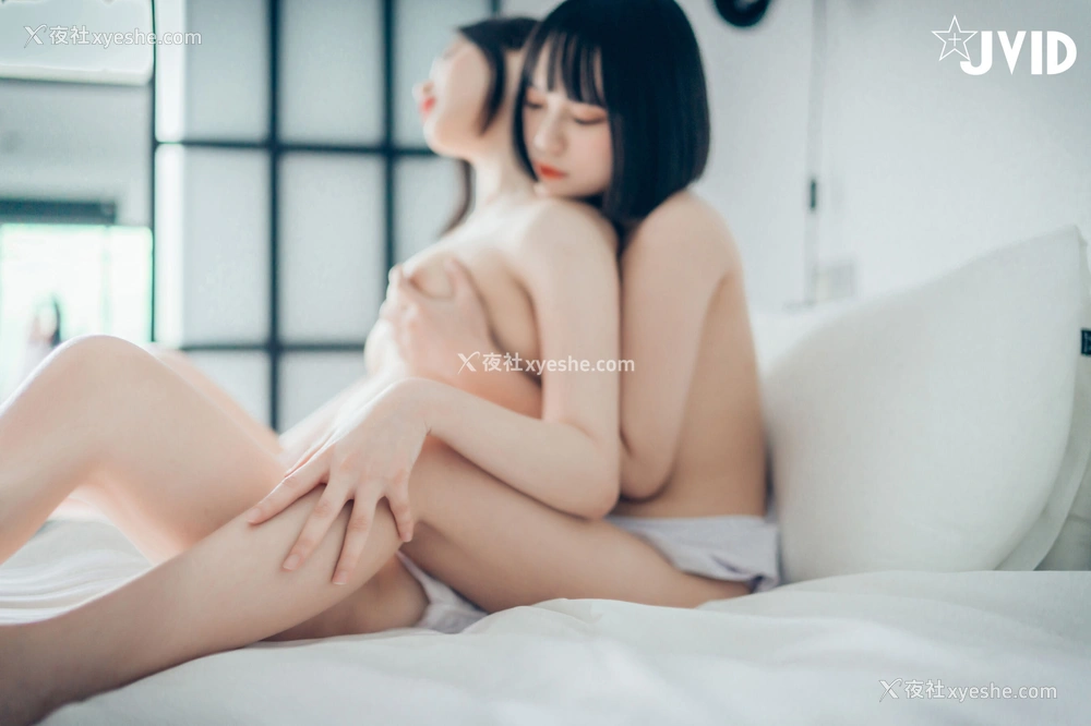 1P - 婕咪&斋斋《湿润百合 谁先高潮谁就输了》