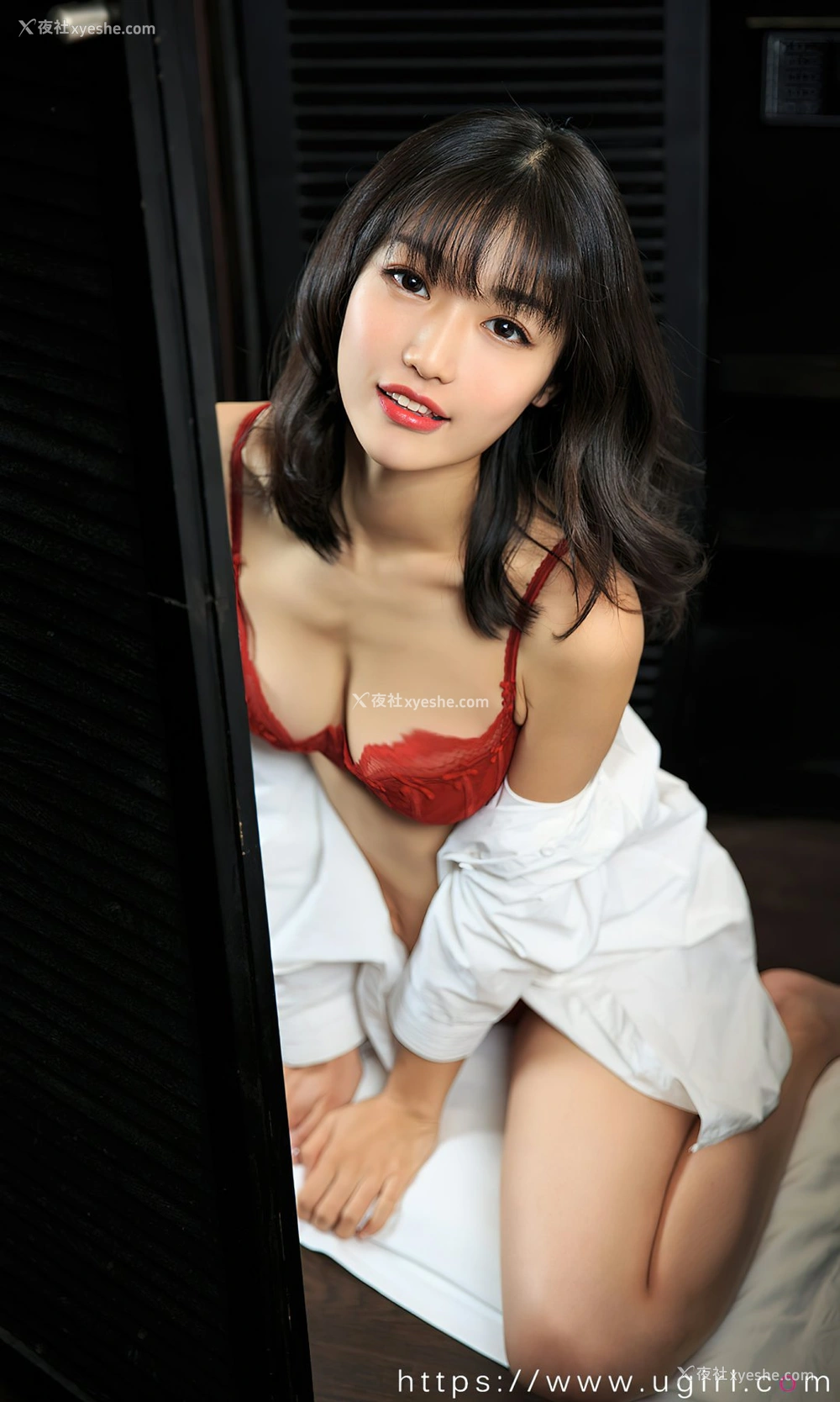 1P - [Ugirls尤果网]爱尤物专辑 No.2363 小文 青春记忆