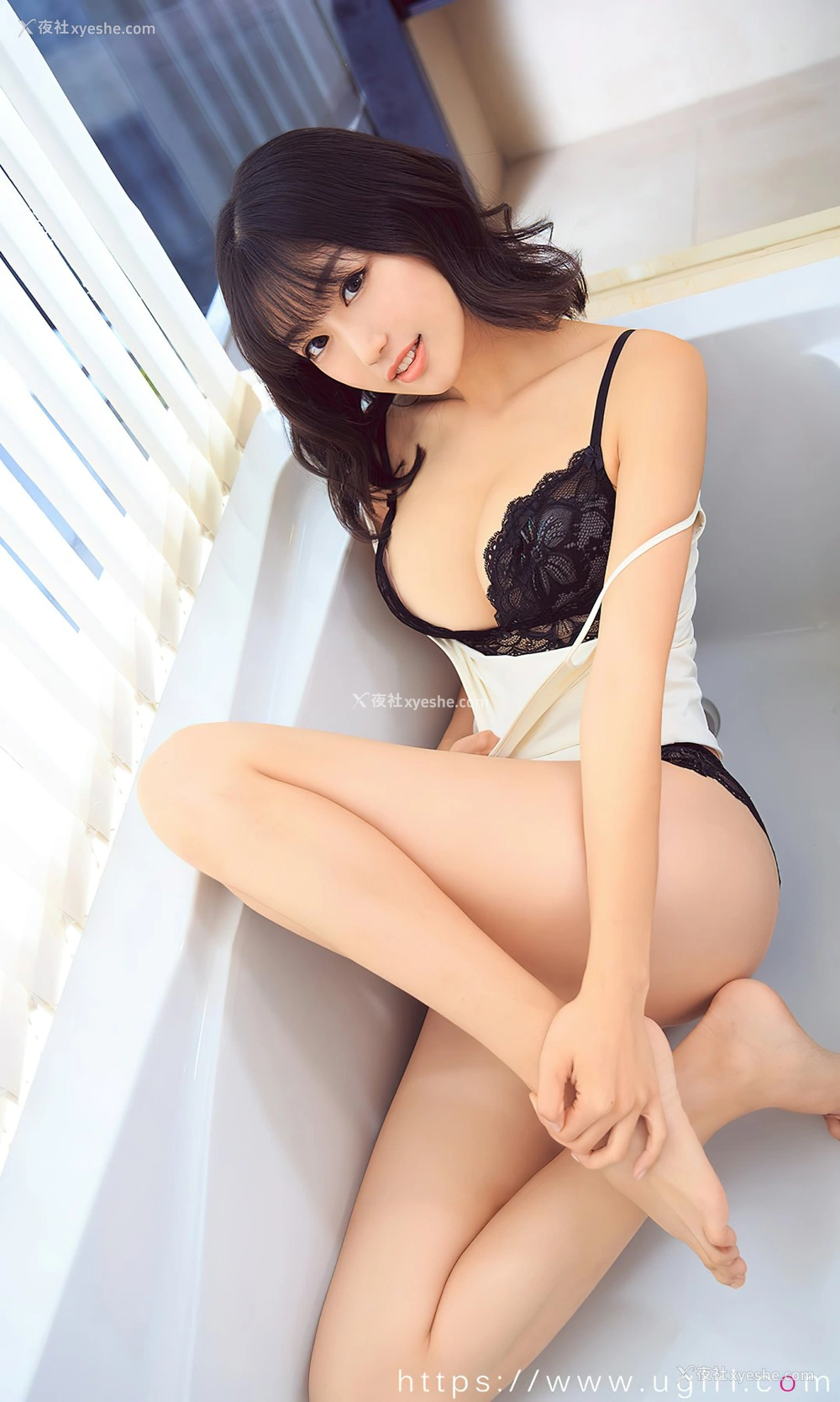1P - [Ugirls尤果网]爱尤物专辑 No.2363 小文 青春记忆