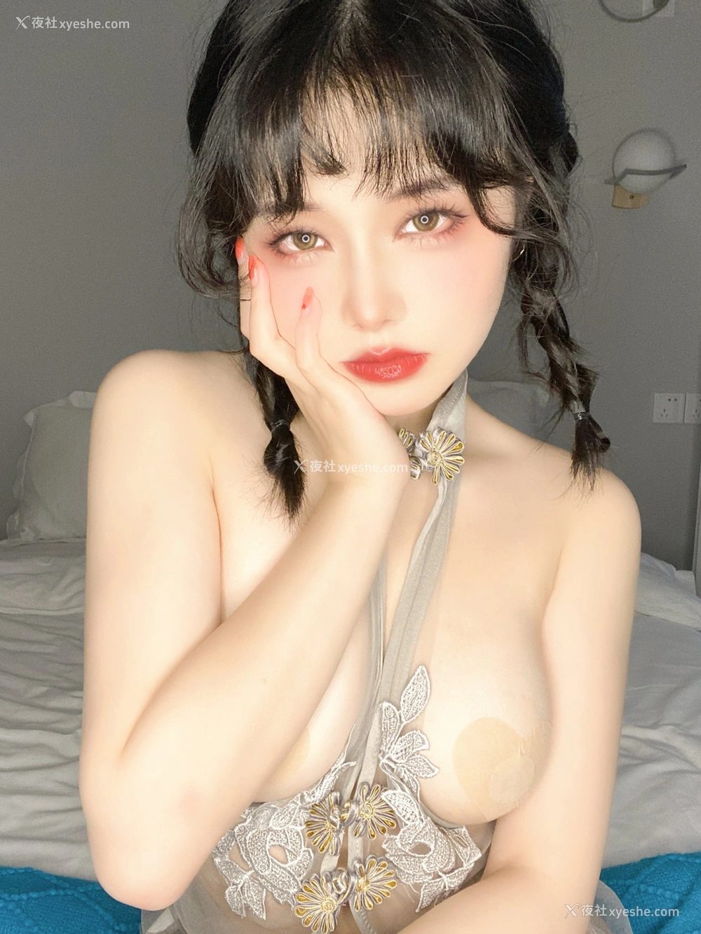 1P - 七月喵子 – 透明 灰撕袜