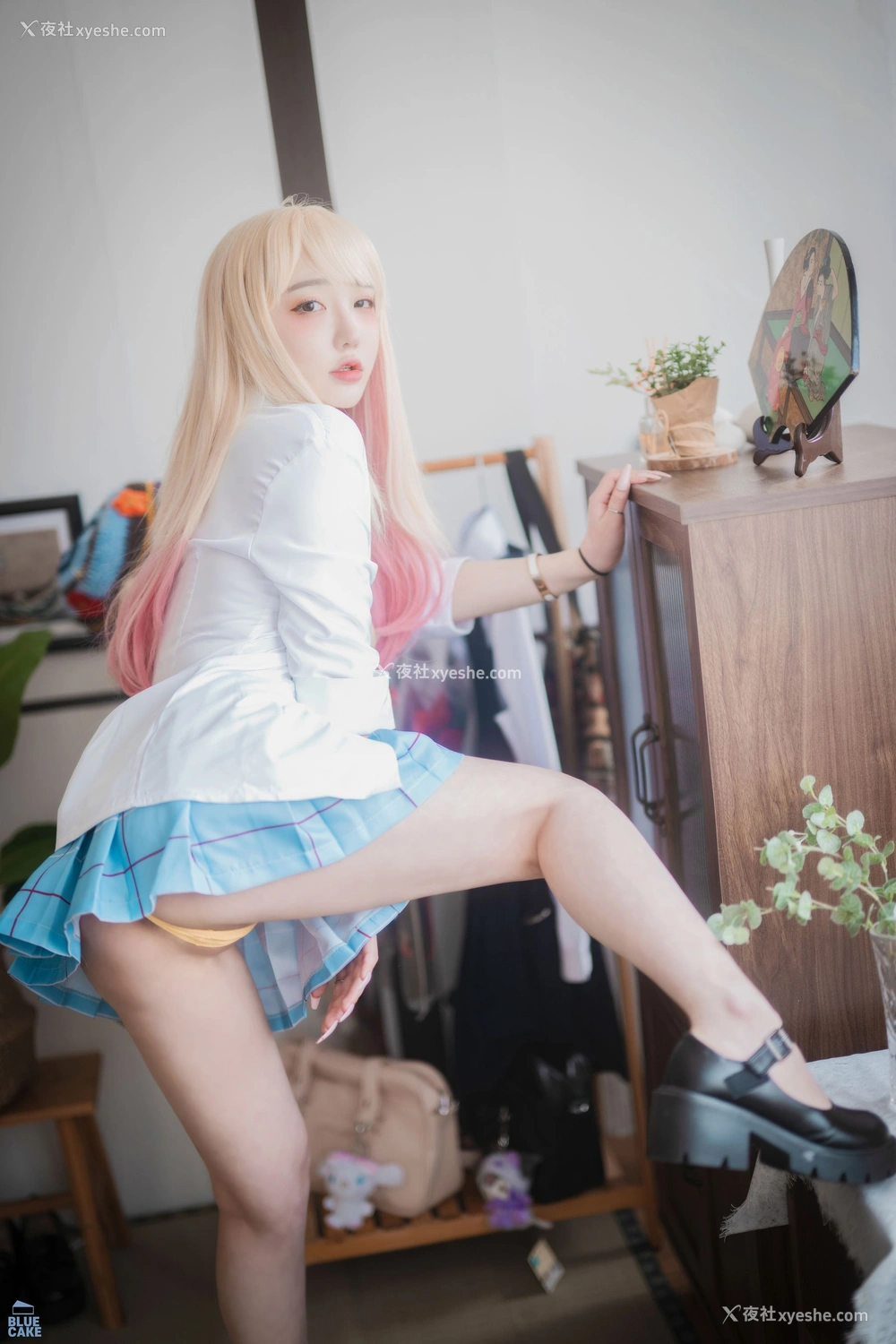 1P - [BLUECAKE] YeEun – Marin Kitagawa WHITE ver