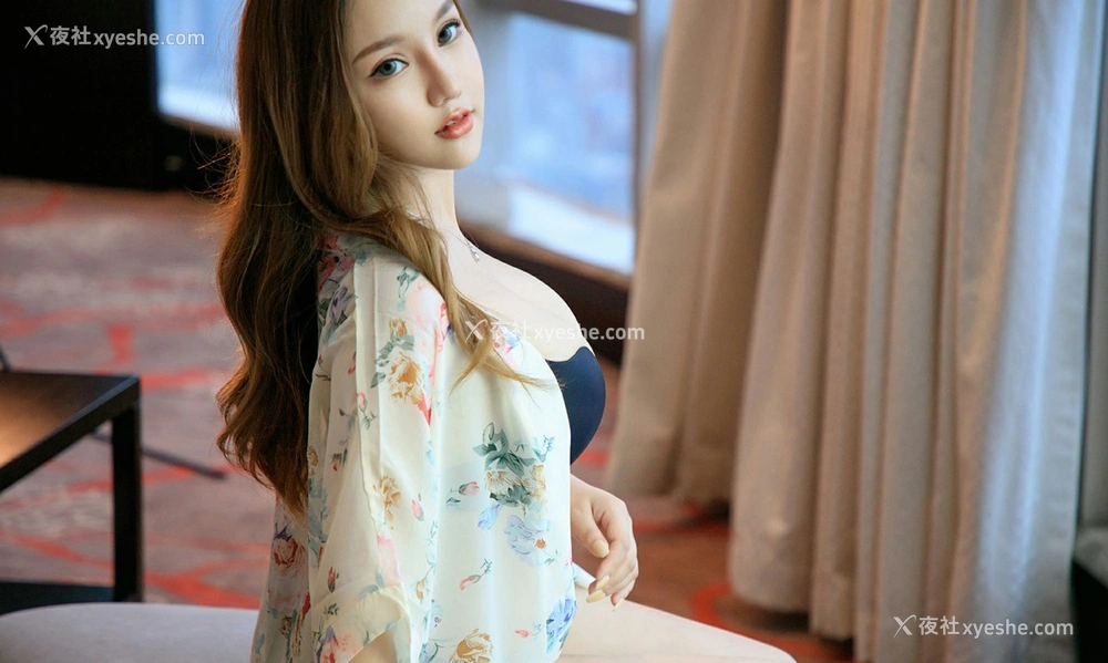1P - [Ugirls尤果网]爱尤物 No.1568 小苑嫣 告白选择
