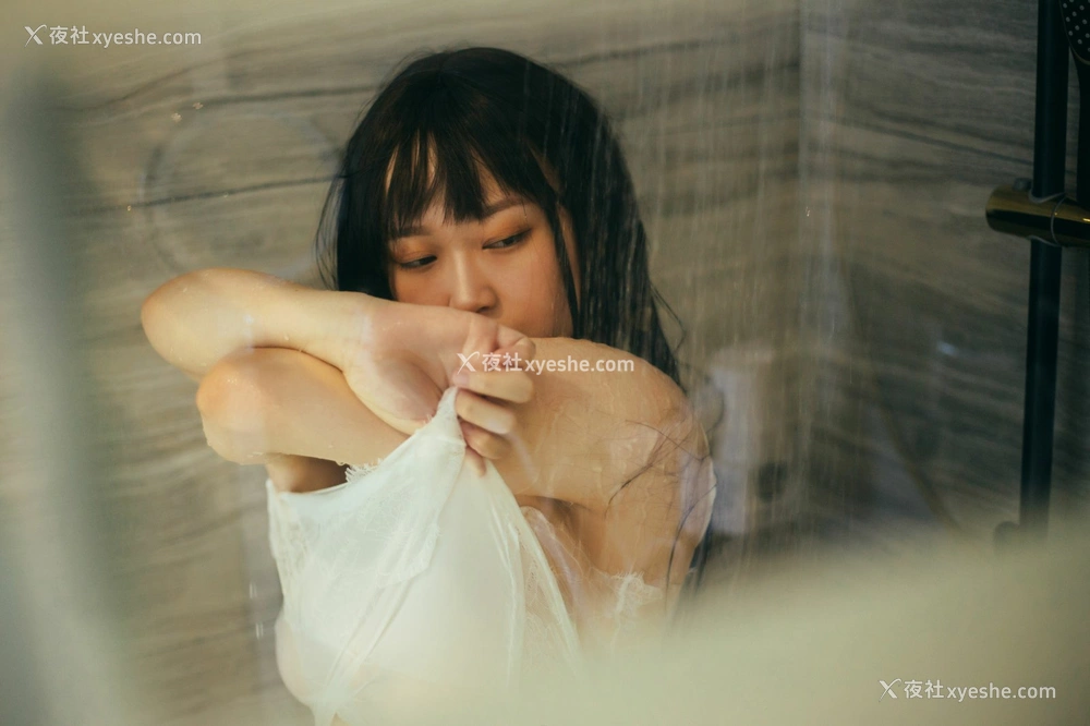 1P - 维他奶泽 – 睡衣湿身