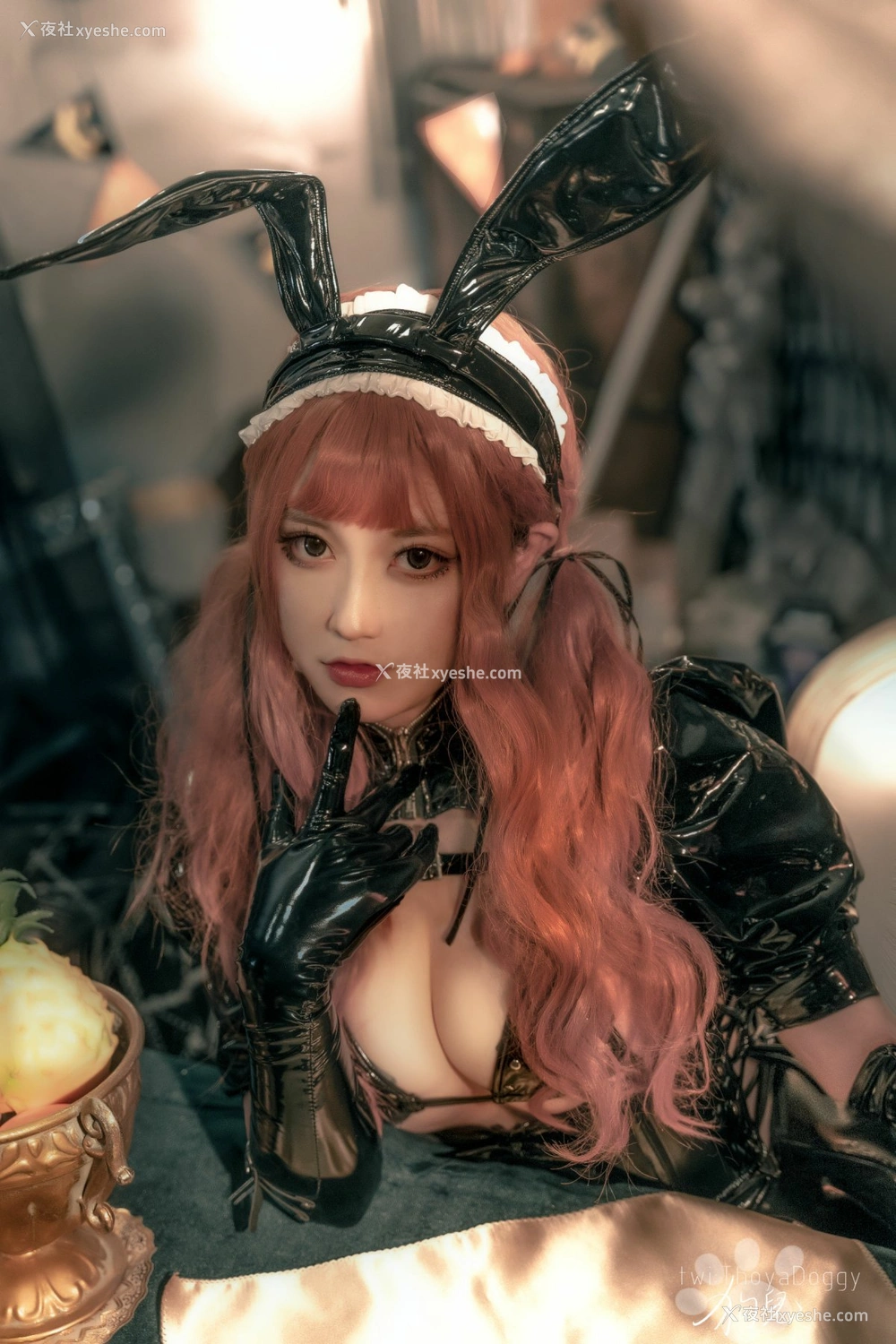 1P - 奇行家狗崽(棕桠阿狗崽) – 漆皮兔女仆