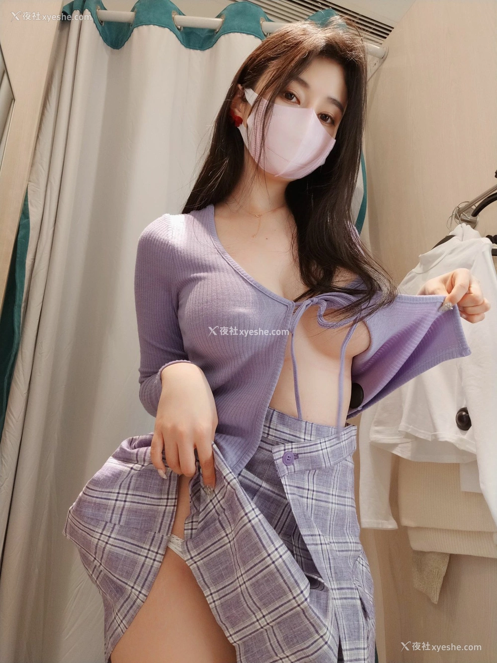 1P - Coser小姐姐白银 – 更衣室